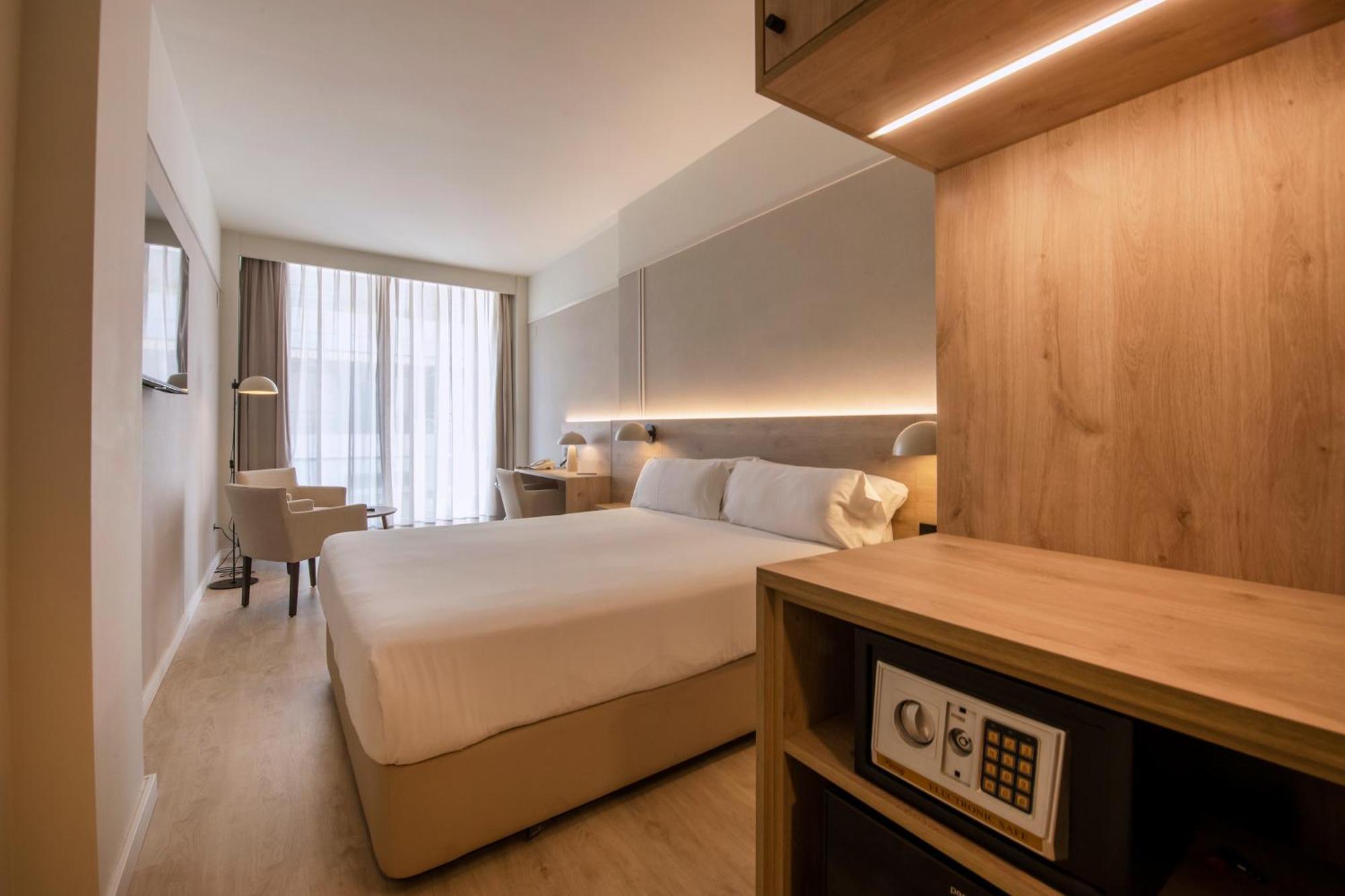 Junior Suite,1765799529:JPEG